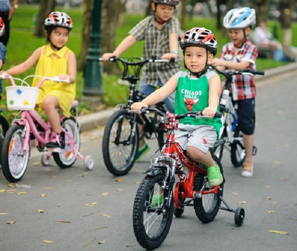 4 loại đồ chơi vận động cho bé tiểu học