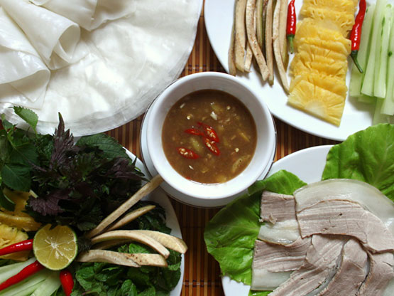 Bánh tráng cuốn thịt heo