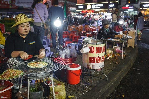 suc cuon hut tu am thuc cho dem da lat doi voi du khach 600x400 - Sức cuốn hút từ ẩm thực chợ đêm Đà Lạt đối với du khách