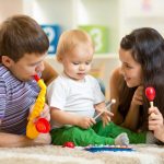 bo me nen mua do choi nao cho be 1 tuoi 150x150 - Truyện cổ tích Việt Nam hay nhất mẹ nên kể cho trẻ nghe