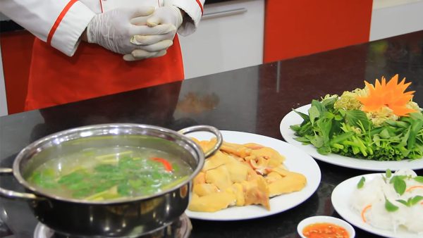 Hinh 7 cach nau lau ga chanh ot 1 600x338 - Top 14 cách nấu lẩu gà thơm ngon, ngọt đến giọt cuối cùng