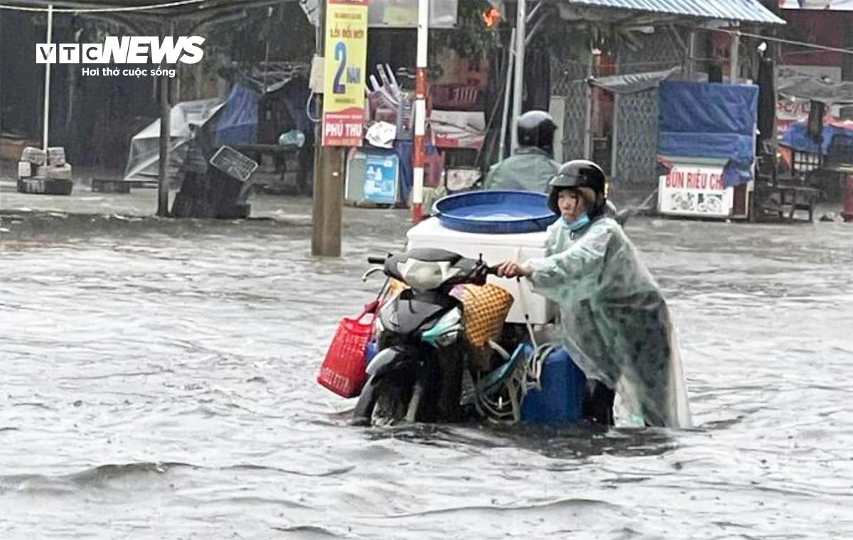 mien trung mua lu 22562976 - Dự Báo Thời Tiết Hôm Nay 28/10: Miền Trung Tiếp Tục Mưa Lớn, Huế Và Đà Nẵng Có Nơi Trên 800mm