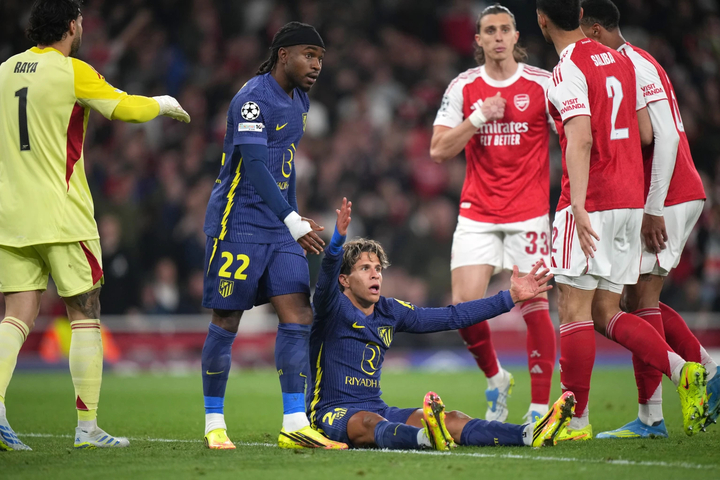 Arsenal thắng Atletico Madrid: Trọng tài 2 lần từ chối phạt đền gây tranh cãi