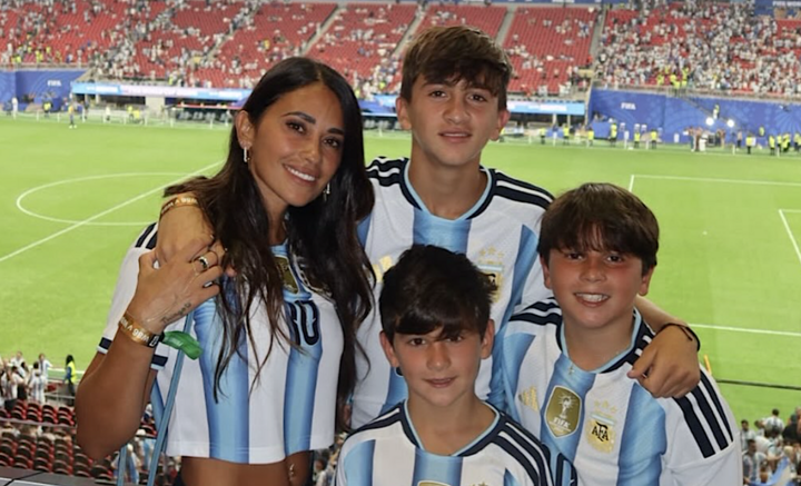 Vợ Messi ‘cạn lời’ vì chồng, tranh thủ khoe đồng hồ tiền tỷ